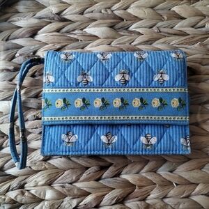 🌸 Vera Bradley  Quilted Bee and Floral Design Wristlet Wallet 🌸